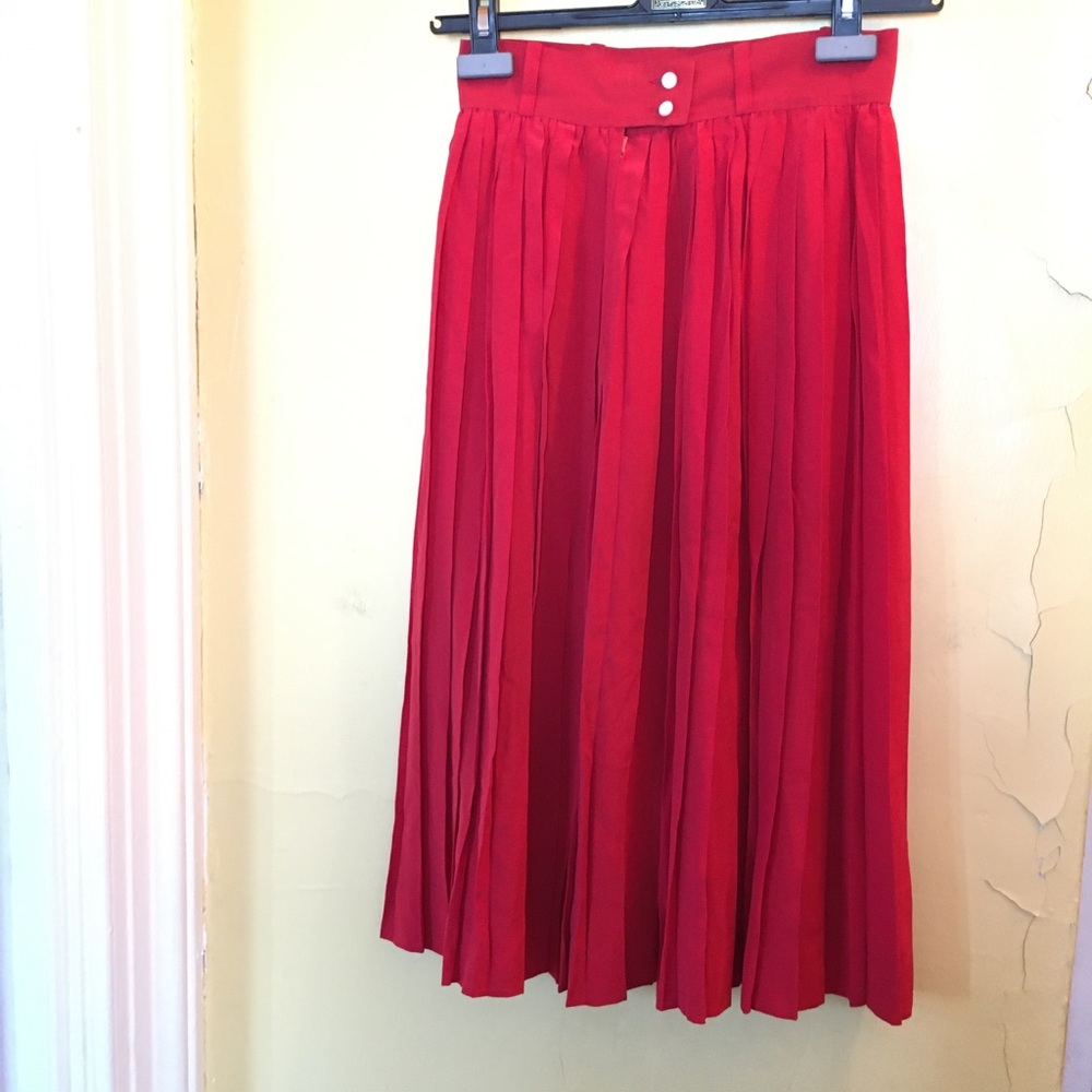 Yves St. Tropez Silk Pleated Skirt